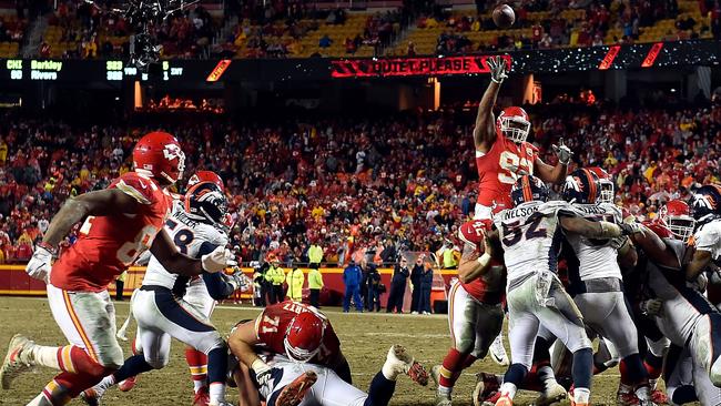 Nose tackle Dontari Poe #92 of the Kansas City Chiefs passes to tight end Demetrius Harris.