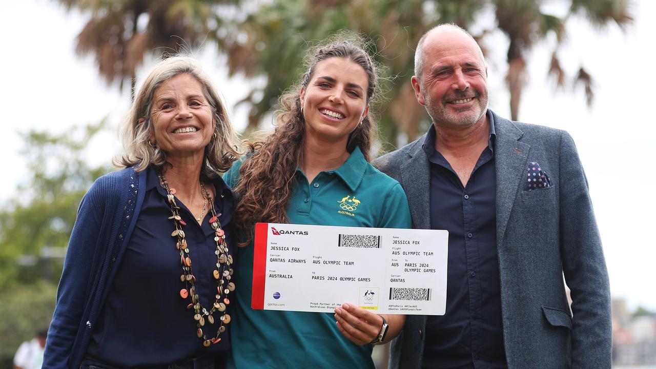 Jessica Fox with her parents Myriam Fox-Jerusalmi and Richard Fox. Photo by Mike Owen/Getty Images