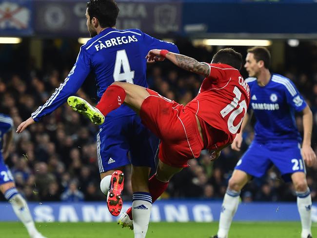 Liverpool's Brazilian midfielder Philippe Coutinho (R) gets tangled with Chelsea's Spanish midfielder Cesc Fabregas (L).