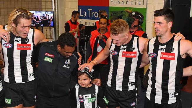 Kyron McGuire with his father and Collingwood heroes. Picture: Getty Images