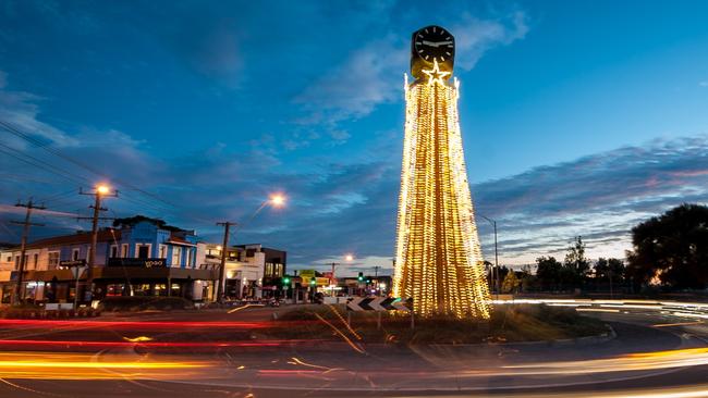 Council’s revamped Christmas decorations program to expand to more