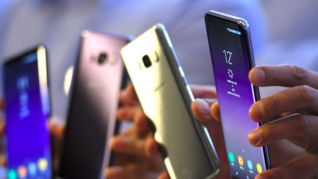 Is phone leasing a rip-off? Picture: Jung Yeon-Je/AFP