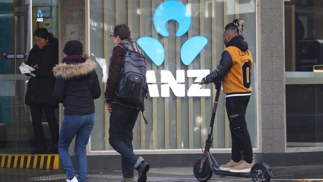 As the banks mull how to respond to the RBA’s latest move, they are being warned by the federal government not to cut their losses on falling rates and take wins on rising ones. Picture: NCA NewsWire / David Crosling