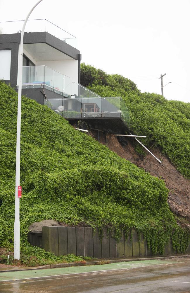 A land slip on Shortland Esplanade in Newcastle City has left this house in a precarious position on the water front. Picture: NCA NewsWire / Peter Lorimer.