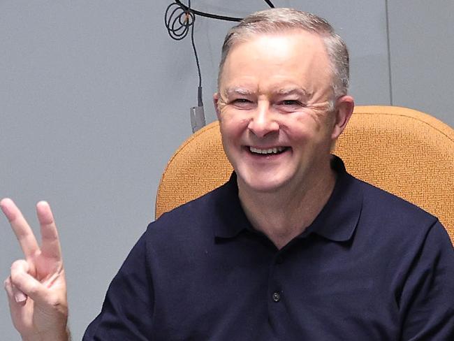 CANBERRA, AUSTRALIA-NCA NewsWire Photos FEBRUARY 23 2020: The Leader of the Australian Labor Party, Anthony Albanese received the COVID-19 vaccine  Registered nurse Yom Mapiou gave Anthony his cover jab.Picture: NCA NewsWire / Gary Ramage