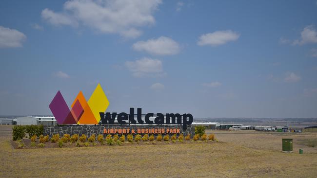 Wellcamp Airport surrounded by smoke haze at Toowoomba as South East Queensland burns. 02/11/23.