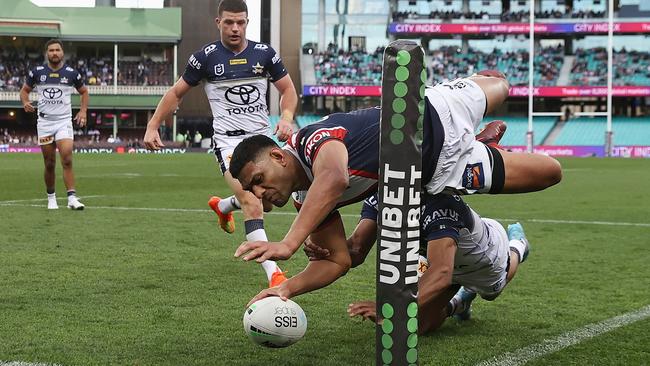 A helping hand for Q8. Picture: Getty Images