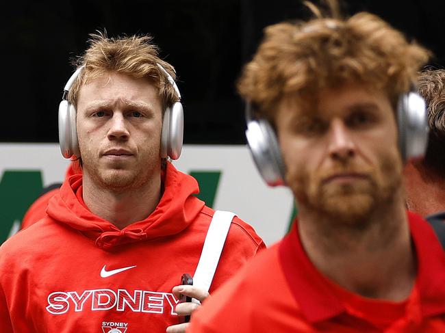 Callum Mills, Dane Rampe and the Sydney Swans arrive into Melbourne on September 26, 2024 ahead of the AFL Grand Final this week against the Brisbane Lions at the MCG. Photo by Phil Hillyard(Image Supplied for Editorial Use only - **NO ON SALES** - Â©Phil Hillyard )