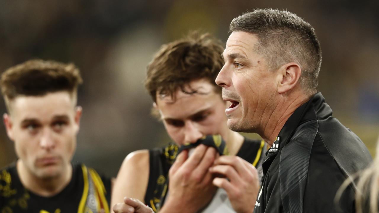 Richmond assistant coach Adam Kingsley speaks with players at the 3/4 time huddle. Picture: Getty Images