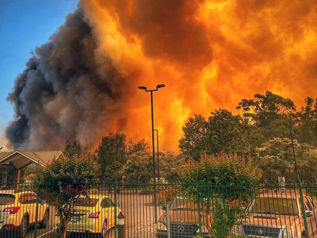 An image going viral on Facebook shows huge bushfires in Forster, New South Wales. Picture: Jacki PeacockSOURCE: https://www.facebook.com/photo.php?fbid=10157865152528395&set=a.10150255695678395&type=3&theater