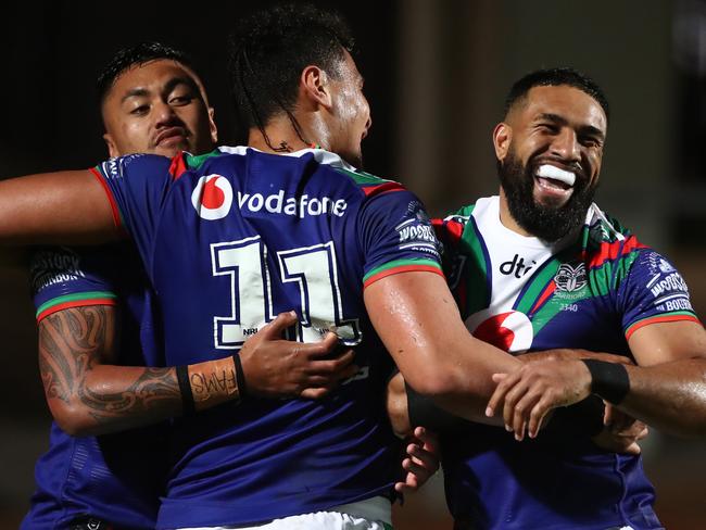 SYDNEY, AUSTRALIA - AUGUST 07: George Jennings of the Warriors celebrates after scoring a try with Adam Pompey and Eliesa Katoa of the Warriors during the round 13 NRL match between the Manly Sea Eagles and the New Zealand Warriors at Lottoland on August 07, 2020 in Sydney, Australia. (Photo by Cameron Spencer/Getty Images)