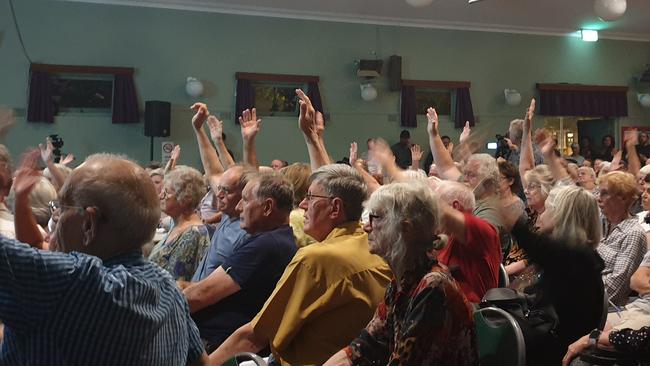 Blackheath give a show of hands in support of BAG's approach to the problem of 30m B-double trucks being pushed onto their roads by the State Government.