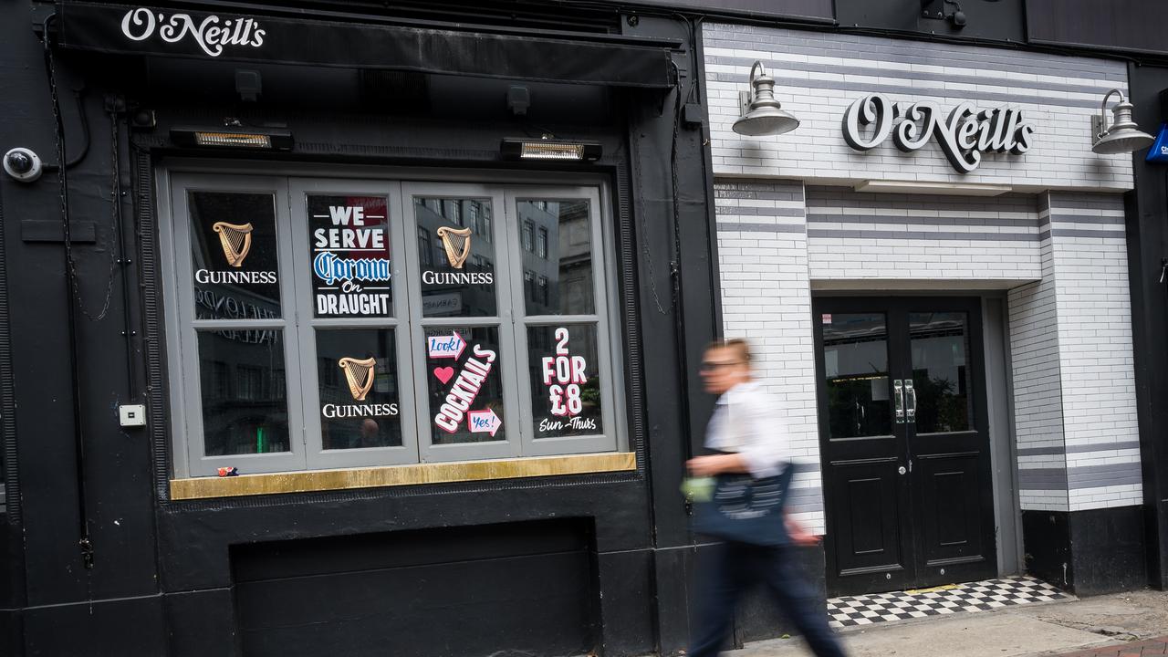 Le nombre de pubs en Angleterre et au Pays de Galles tombe à un niveau record