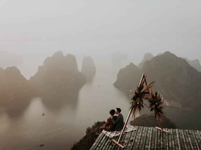 Tien Phan from Phan Tien Photography went to Bai Tho Mountain in Vietnam to photograph this couple as they looked out to the incredible vista.