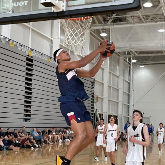 Roman Siulepa dunks at the Australian Basketball Schools Championship