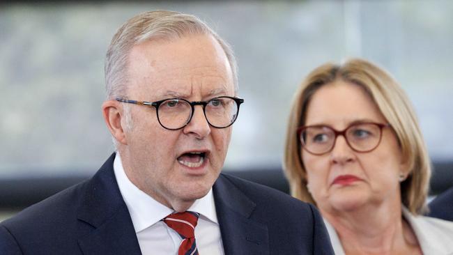 MELBOURNE, AUSTRALIA - NewsWire Photos - January 30, 2025:  Australian Prime Minister Anthony Albanese and Victorian Premier Jacinta Allan visit Boronia Heights Primary and hold a press conference.Picture: NewsWire / David Geraghty