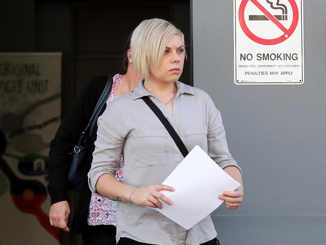 Marlee Kelley leaving Wyong Local Court after an earlier appearance. (AAP Image/Sue Graham)