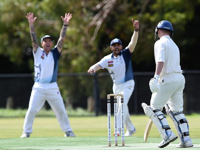 RDCA (Trollope Shield) Preliminary Final: South Croydon versus Mooroolbark at Cheong Park. Batsman survives appeal