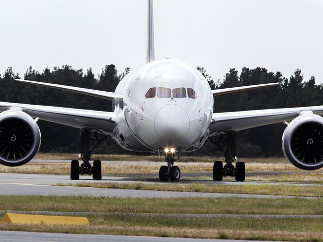 People in COVID-ravaged India could still escape back to Australia by transiting through hubs in Qatar or China. Picture: Chris Kidd