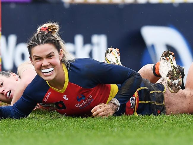 ADELAIDE, AUSTRALIA - SEPTEMBER 25: Anne Hatchard of the Crows celebrates a goal under Alicia Eva of the Giants during the round five AFLW match between the Adelaide Crows and the Greater Western Sydney Giants at Wigan Oval on September 25, 2022 in Adelaide, Australia. (Photo by Mark Brake/Getty Images) *** BESTPIX ***