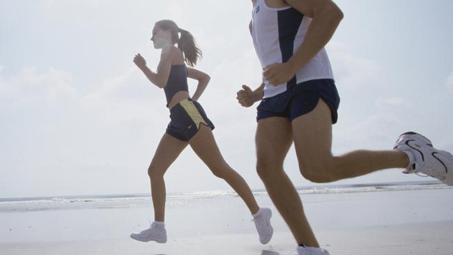 Find a gym buddy or exercise buddy to ensure you stick to your fitness resolution heading into 2016. For Cairns Eye.