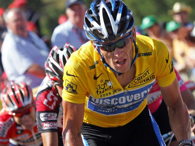 (FILES) Yellow jersey US Lance Armstrong (Discovery Channel/USA) rides uphill during the 18th stage of the 92nd Tour de France cycling race between Albi and Mende, 21 July 2005. Seven-time Tour de France winner Lance Armstrong on February 16, 2011 announced his retirment from professional cycling at the age of 39. 'Today, I am announcing my retirement from professional cycling in order to devote myself full-time to my family, to the fight against cancer and to leading the foundation I established before I won my first Tour de France,' Armstrong said in a statement. AFP PHOTO / JOEL SAGET FILES