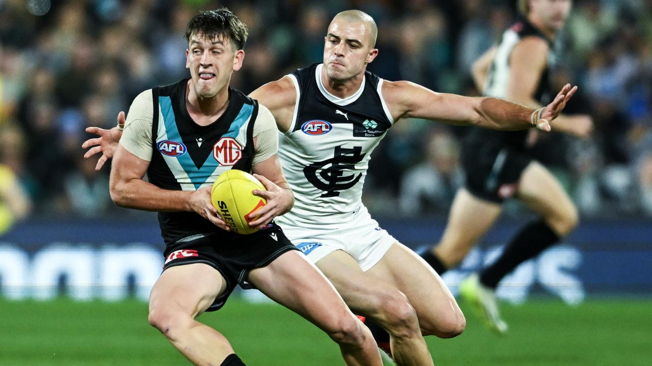 ADELAIDE, AUSTRALIA – MAY 30: Zak Butters of the Power competes with Alex Cincotta of the Blues during the round 12 AFL match between Port Adelaide Power and Carlton Blues at Adelaide Oval, on May 30, 2024, in Adelaide, Australia. (Photo by Mark Brake/Getty Images)