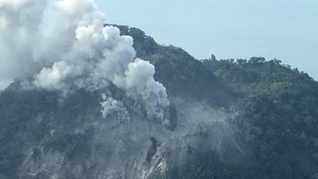 Volcano on PNG’s Kadovar Island begins to spew ash into air | The ...