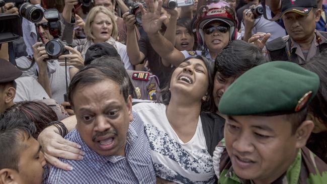 Brintha Sukumaran screams out as she arrives at Wijaya Pura port to visit her brother ahead his execution. Picture: Ulet Ifansasti/Getty Images