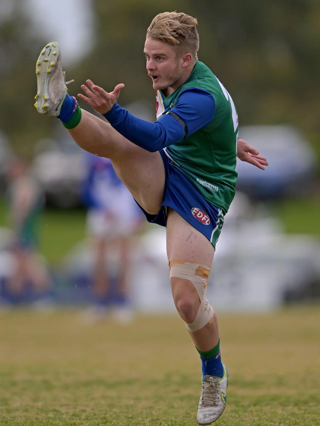 EDFL: East Sunbury’s Liam Watson kicks at goal. Picture: Andy Brownbill