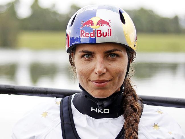 WEEKEND TELEGRAPHS SPECIAL. FEBRUARY 24, 2022.ÃPLEASE CONTACT WEEKEND PIC EDITOR JEFF DARMANIN BEFORE PUBLISHING.Pictured is Olympic Kayaker Jess Fox at the Penrith Whitewater Stadium today where she has started training again. Picture: Tim Hunter.