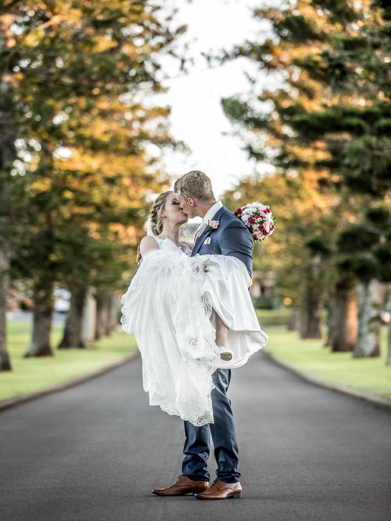 Annie Bayfield and Nathan Reed photographed by Mayers Photography – a business attending the Toowoomba Wedding Expo.