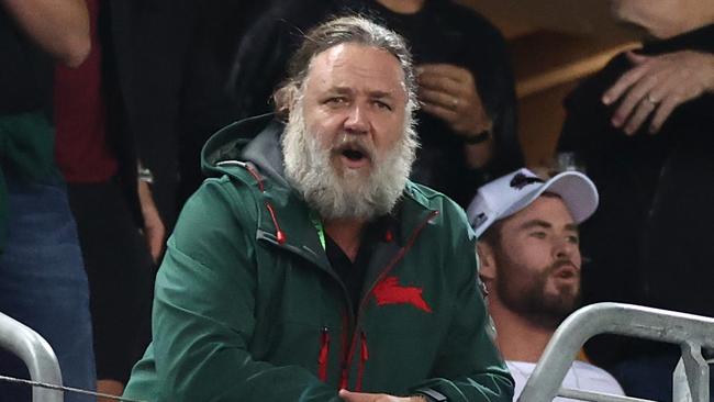 SYDNEY, AUSTRALIA - MARCH 26:  Actors Chris Hemsworth, Jeff Goldblum and Russell Crowe watch the round three NRL match between the South Sydney Rabbitohs and the Sydney Roosters at Stadium Australia on March 26, 2021, in Sydney, Australia. (Photo by Cameron Spencer/Getty Images)