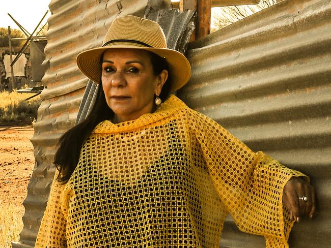 EMBARGO FOR TWAM 26 NOVEMBER 2022. FEE MAY APPLY.  Linda Burney visiting APY lands, 31 October - 2 November 2022. Linda in front of tin shed at Umuwa, SA. Photo: TWAM/Julian Kingma