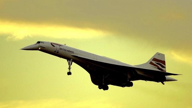 The last flight of supersonic plane British Airways Concorde lands at Heathrow Airport, London, on October 18, 2003.