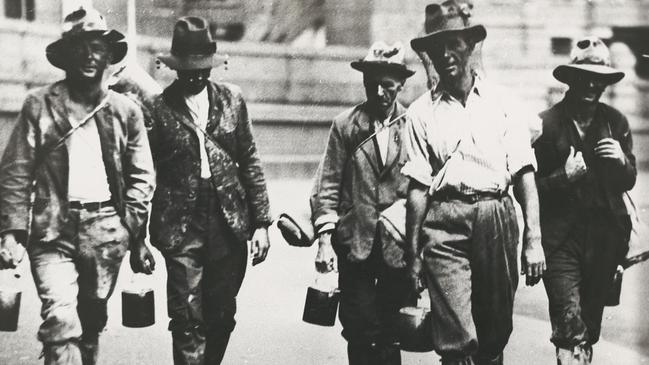 Men look for work in the Great Depression, circa 1930. Picture: National Museum of Australia