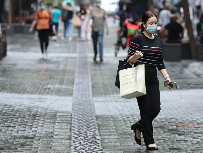 SYDNEY, AUSTRALIA - NewsWire Photos JANUARY 18, 2021: Consumer confidence is down due to the Covid surge according to a recently survey. Shoppers are pictured in Sydney's Pitt Street Mall today. Picture: NCA NewsWire / David Swift