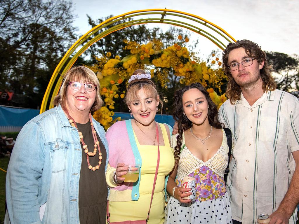 Meredith Earley, Grace Earley, Charlotte Earley and Mitch Linke. Festival of Food and Wine, Queens Park, Toowoomba Carnival of Flowers. Saturday September 10, 2022 Picture: Bev Lacey