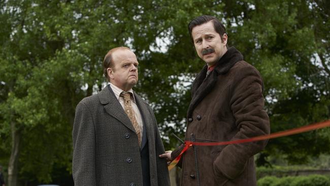 Toby Jones as DCS Dennis Hoban &amp; Lee Ingleby as DCS Jim Hobson in The Long Shadow