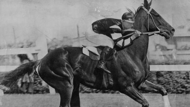 Legendary horse Phar Lap being ridden by jockey Jim Pike.