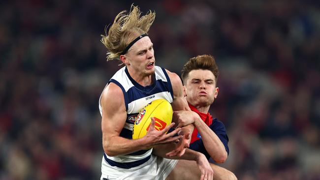 Zach Guthrie takes an intercept mark. Picture: Quinn Rooney/Getty Images