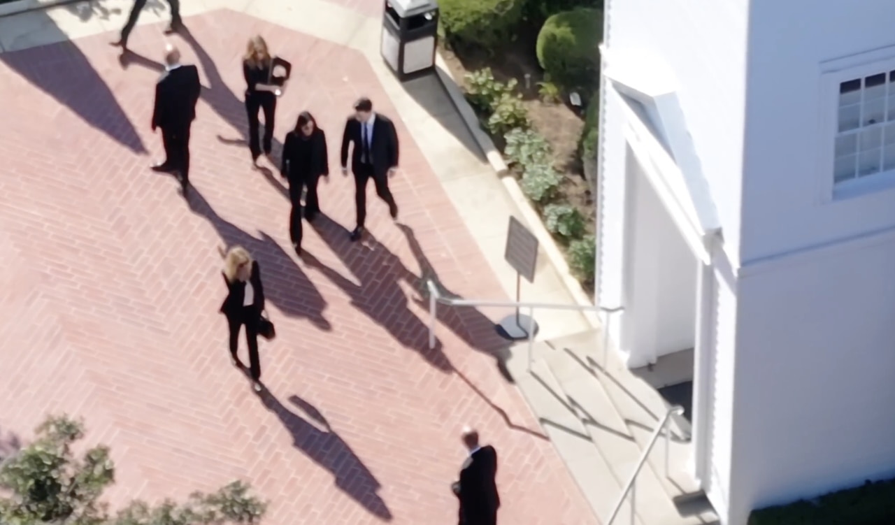 Friends stars Jennifer Aniston, Courteney Cox, Lisa Kudrow and David Schwimmer arriving at the private memorial at Forest Lawn Memorial Park in LA. Picture: Media Mode