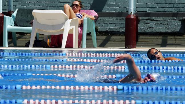 Hot weather brought many people to the Fitzroy Pool.