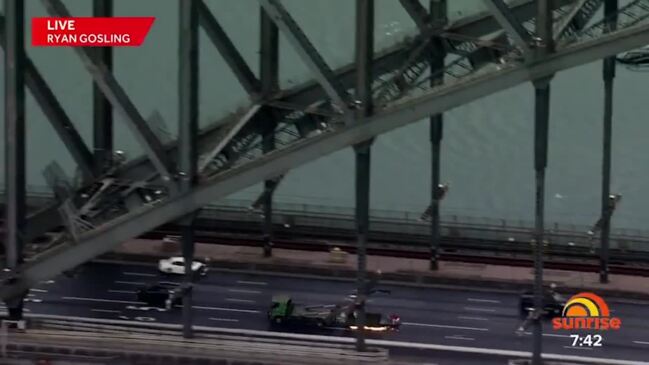 Insane Ryan Gosling stunt filmed on Sydney Harbour Bridge (7NEWS)