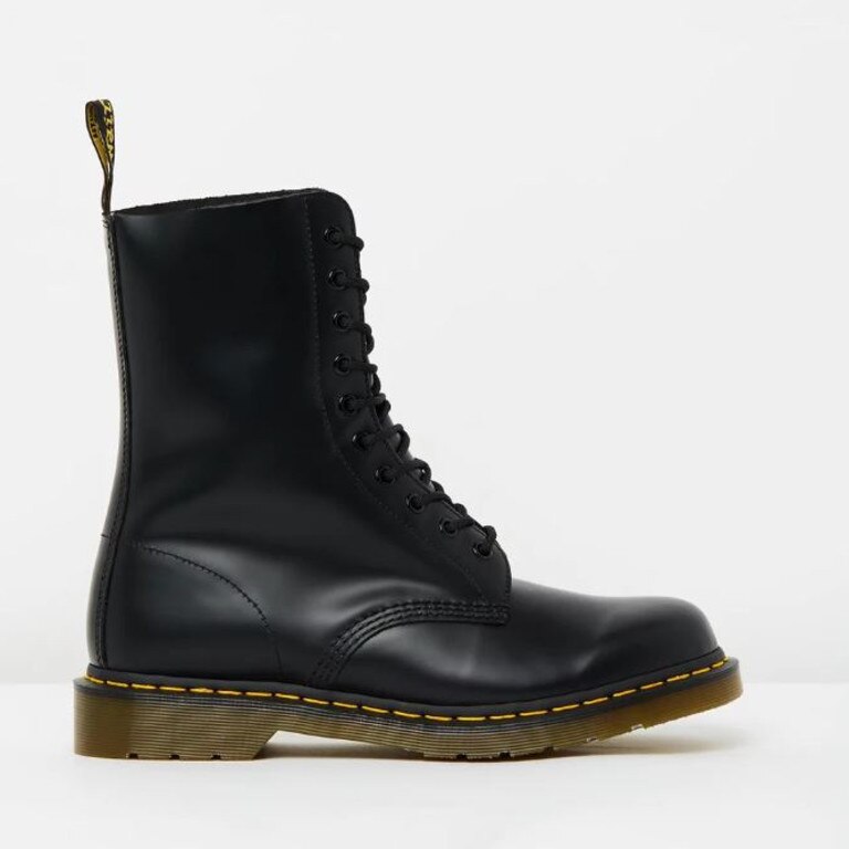 Dr Martens Unisex 149 Smooth 10-Eye Lace Up Boots.