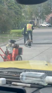 Tradies use leaf blower as a skipping rope