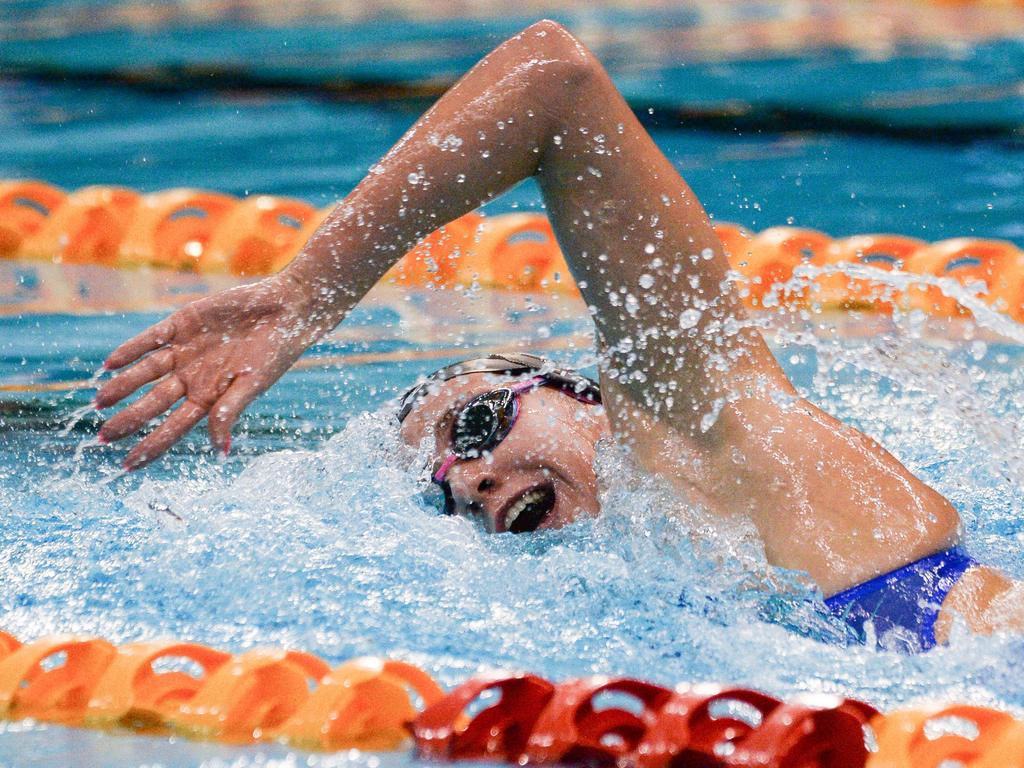 Ariarne Titmus competes in the women's 400m freestyle final.