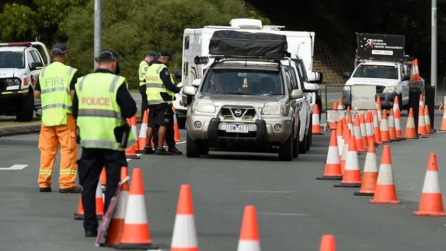 Police are seen checking drivers at the Gold Coast Highway checkpoint on July 10, 2020 in Coolangatta, Australia. (Photo by Matt Roberts/Getty Images)