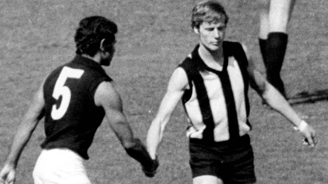 Syd Jackson and Lee Adamson shake hands before the 1970 grand final.