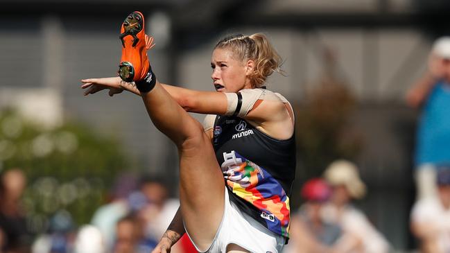 A popular online fan gear site has been told to stop selling T-shirts featuring Tayla Harris’ ‘The Kick’ image. Picture: Michael Willson/AFL Media. 